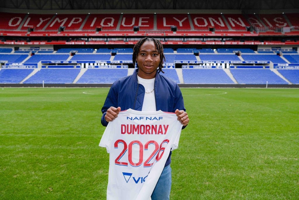 Double récompense pour Melchie Dumornay lors de ses débuts remarquables avec l'Olympique Lyonnais
