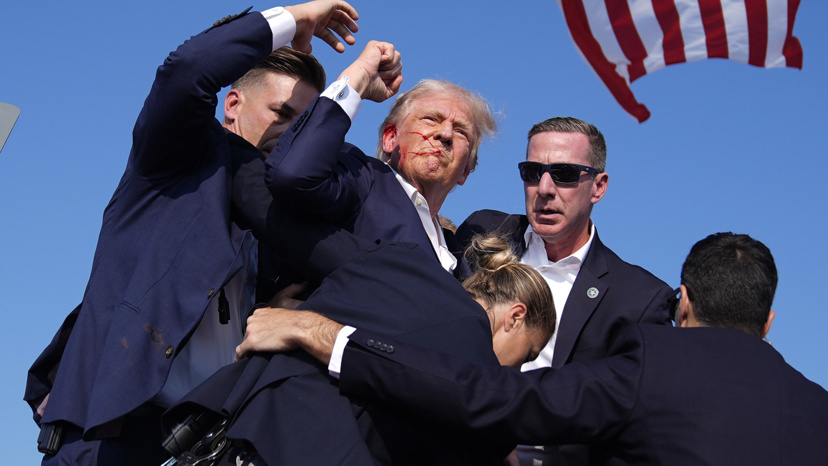 Attaque lors d'un rassemblement électoral : Donald Trump blessé, Biden dénonce un acte "malsain"